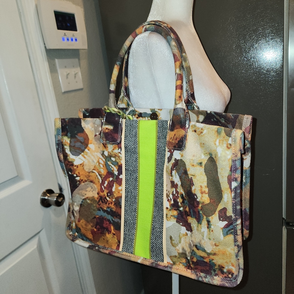 NWT Vince Camuto tote